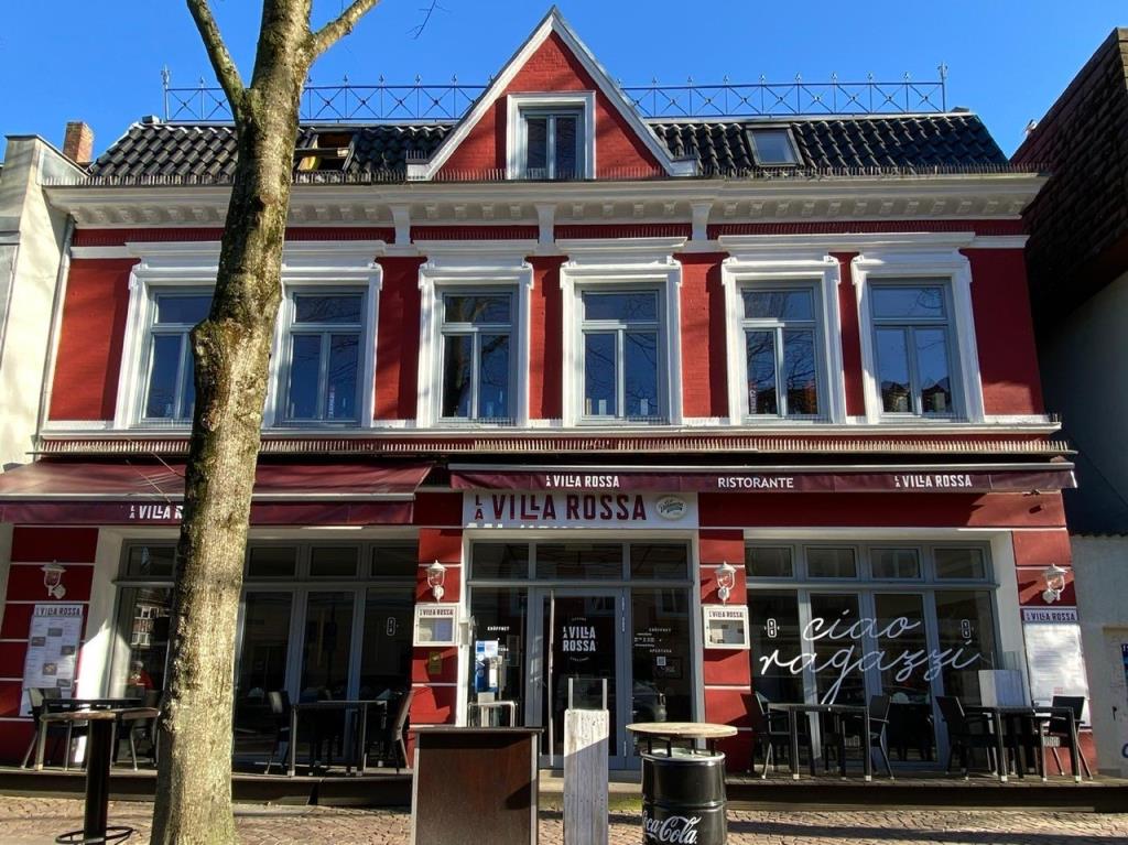 STADTHAUS IN EXPONIERTER LAGE STADTHAUS IN EXPONIERTER LAGE