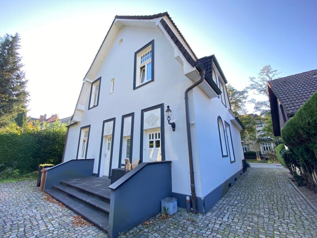 WUNDERSCHÖNE STILVOLLE VILLA MIT VIEL PLATZ IM ZENTRUM WUNDERSCHÖNE STILVOLLE VILLA MIT VIEL PLATZ IM ZENTRUM