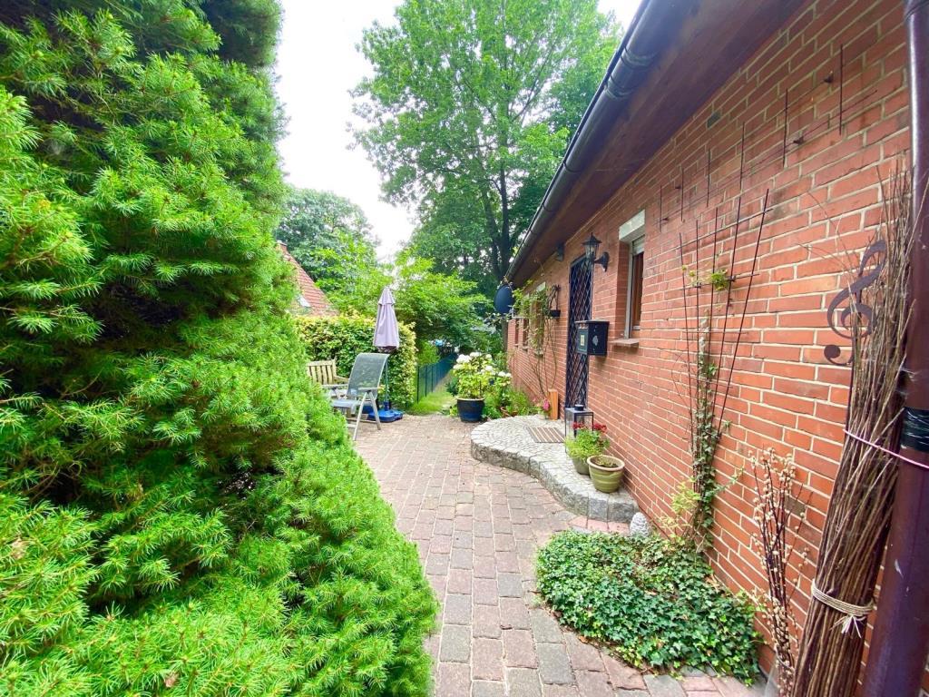 EINFAMILIENHAUS MIT POTENZIAL ZUM WACHSEN – ZENTRAL IN BARGTEHEIDE EINFAMILIENHAUS MIT POTENZIAL ZUM WACHSEN – ZENTRAL IN BARGTEHEIDE