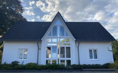 KUSCHELIGE DACHGESCHOSSWOHNUNG IN AHRENSBURG