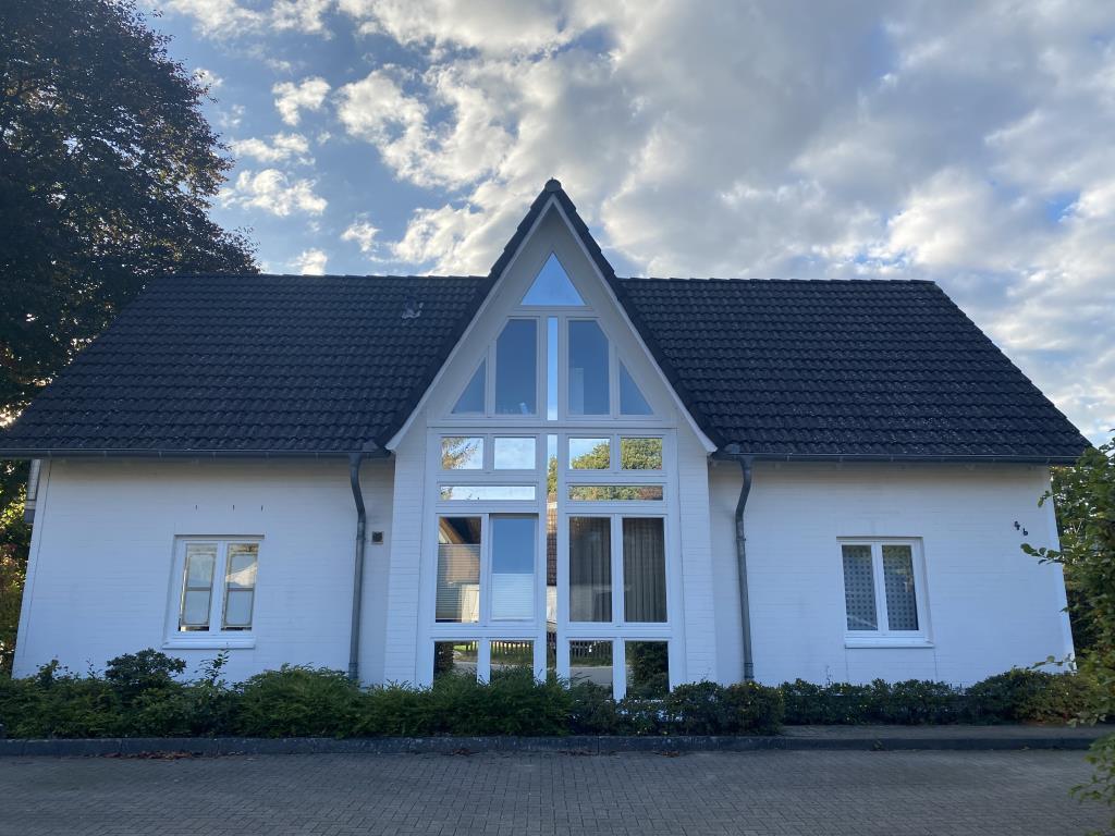 KUSCHELIGE DACHGESCHOSSWOHNUNG IN AHRENSBURG