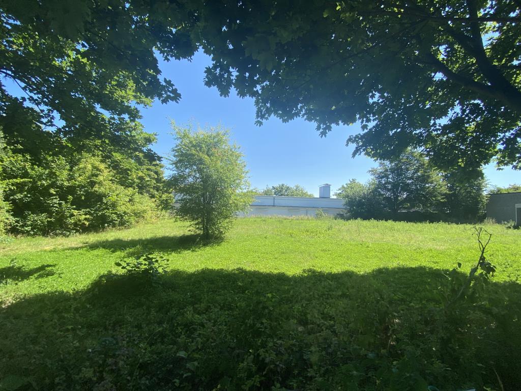 GROßE ABSTELLFLÄCHE ZUR MIETE GROßE ABSTELLFLÄCHE ZUR MIETE