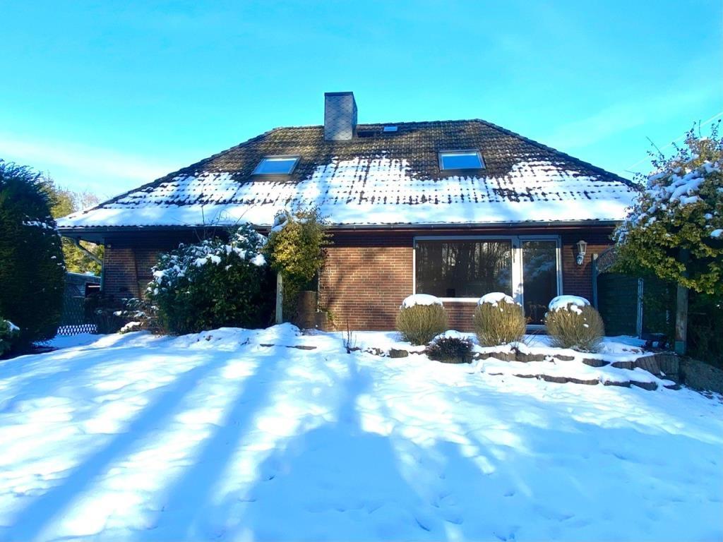 ZWEI GENERATIONEN UNTER EINEM DACH ZWEI GENERATIONEN UNTER EINEM DACH