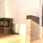 Wohnzimmer mit Kamin