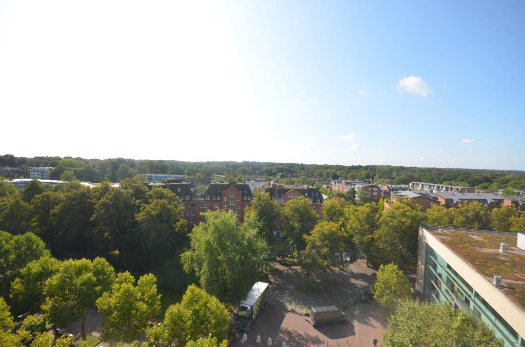 VERMIETETE PENTHOUSE-WOHNUNG MITTEN IM LEBEN